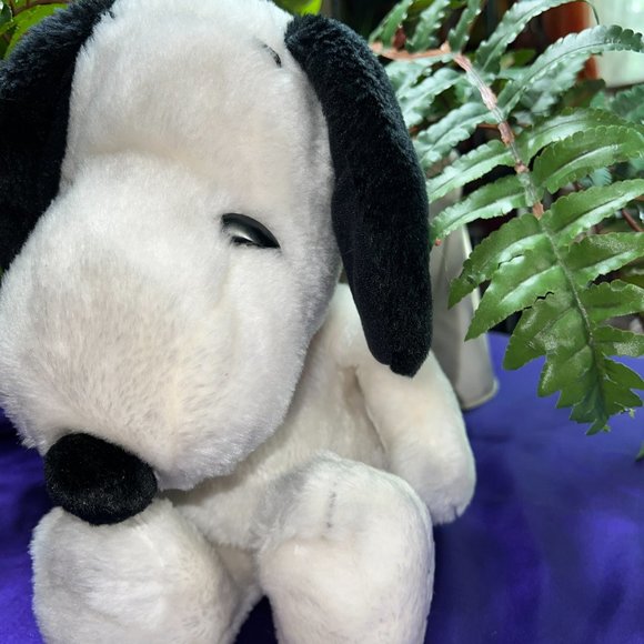 ๐Kohl's Cares for Kids Cute Snoopy Peanuts Stuffed Animal - Picture 2 of 11